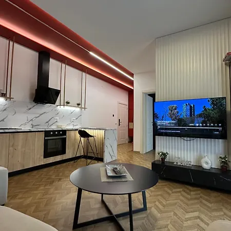 Delux 103 Апартаменты Тирана