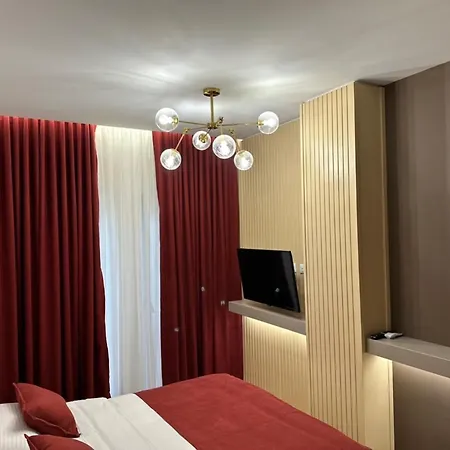 Delux 103 Τίρανα